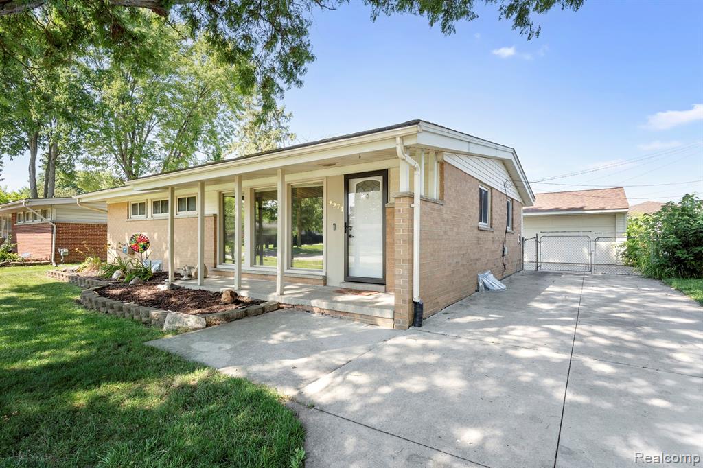 9971 Hartel Court, Livonia, MI 48150 — Photo 2