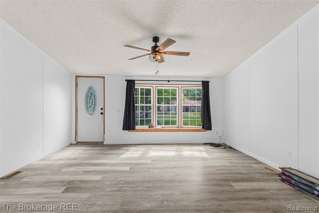 6829 West Street, North Branch, MI 48461 — Photo 13