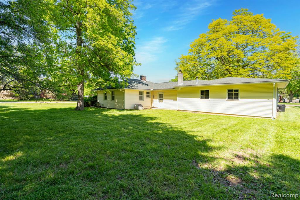 426 Driftwood Avenue, Rochester Hills, MI 48307 — Photo 4