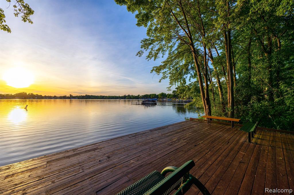 526 COVE VIEW Drive, Waterford, MI 48327 — Photo 9