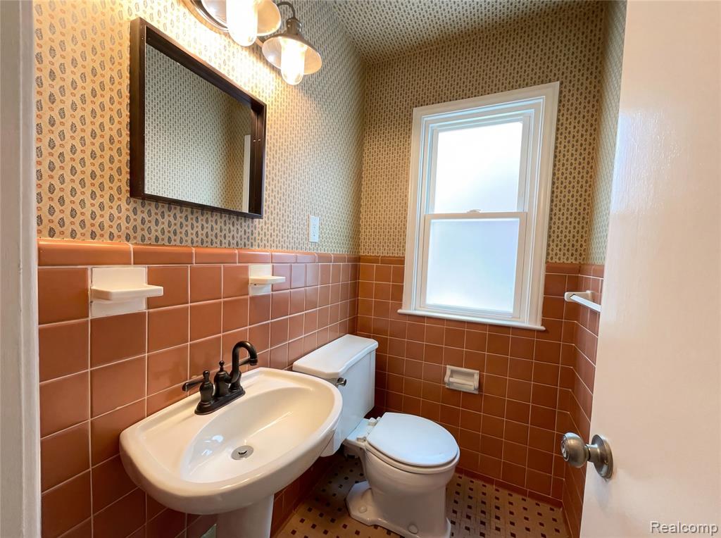 1912 Littlestone Road, Grosse Pointe Woods, MI 48236 — Photo 15