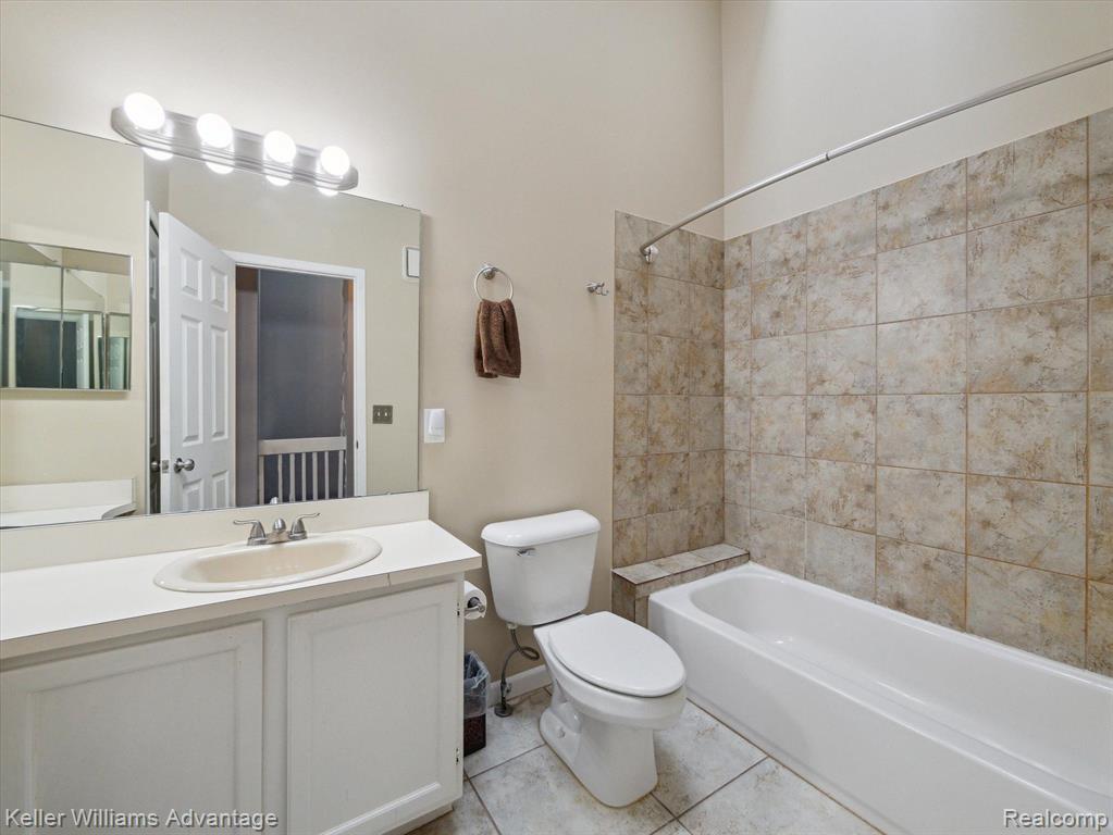 31131 COUNTRY, Farmington Hills, MI 48331 — Photo 29