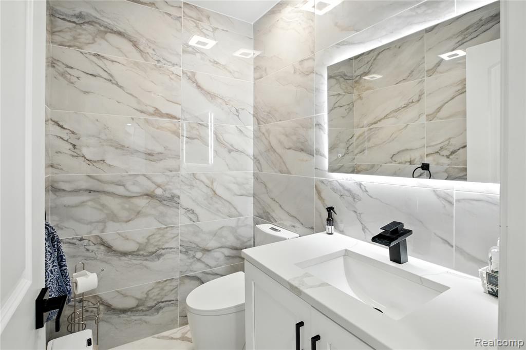 48821 Tremont Drive, Macomb, MI 48044 — Photo 26