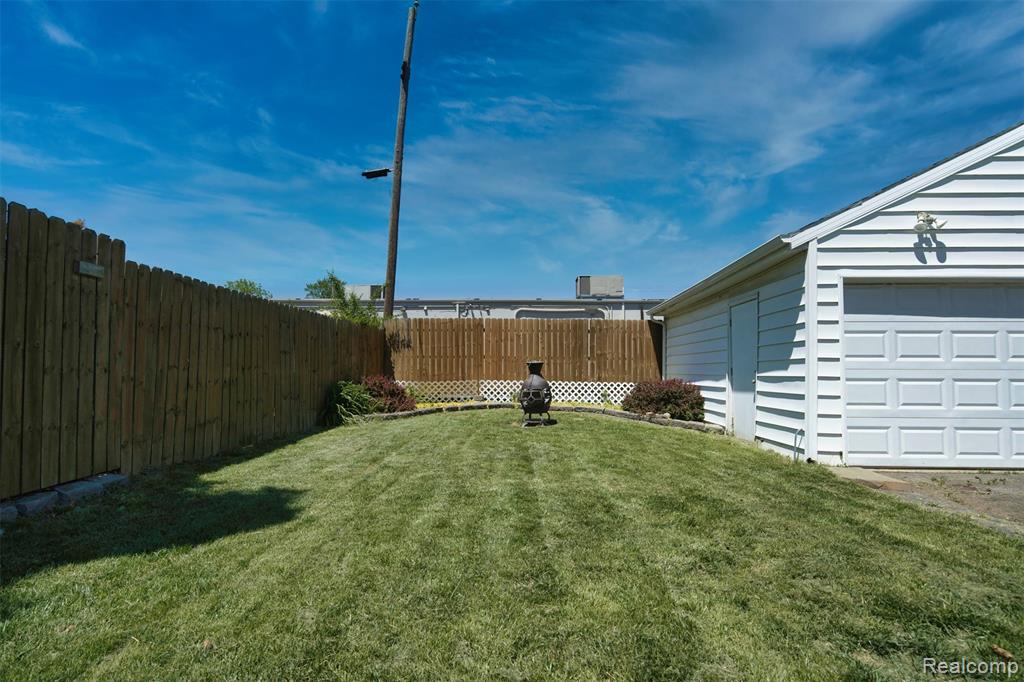 2700 Hallman Avenue, Waterford, MI 48328 — Photo 4