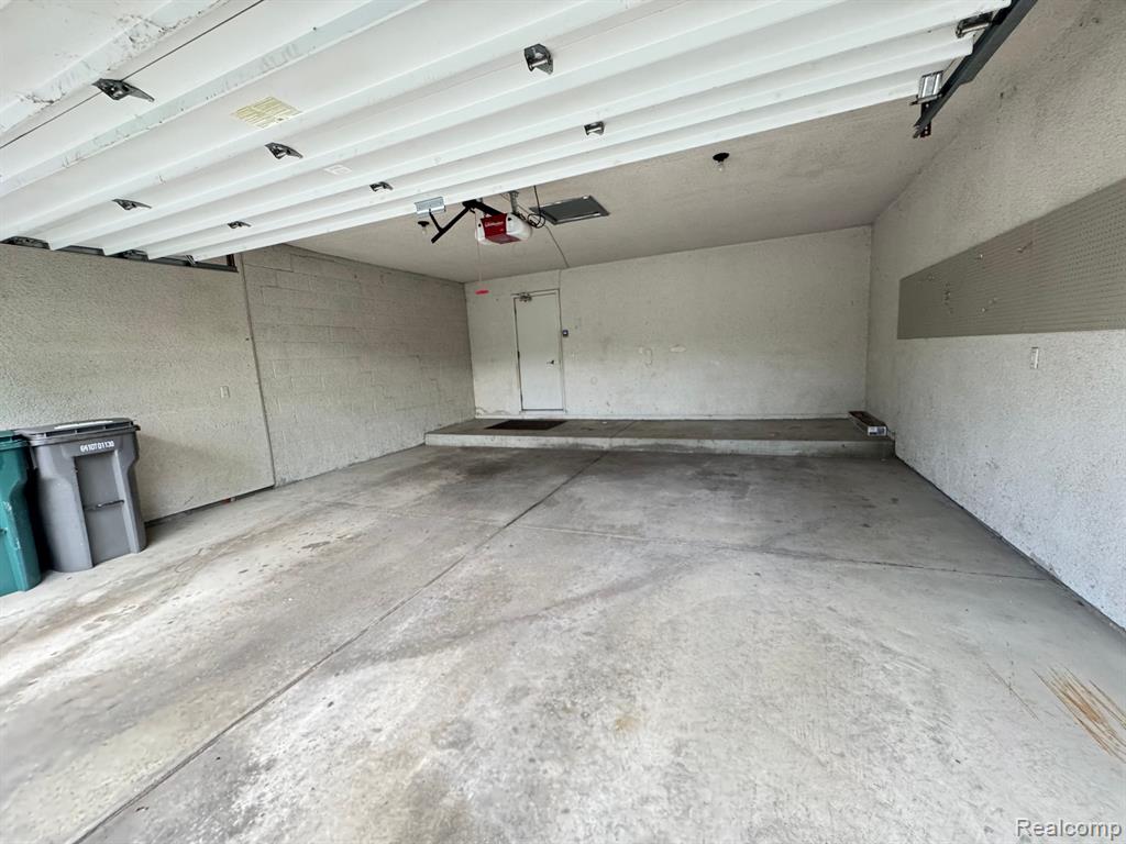 3152 LINDENWOOD Drive, Dearborn, MI 48120 — Photo 3
