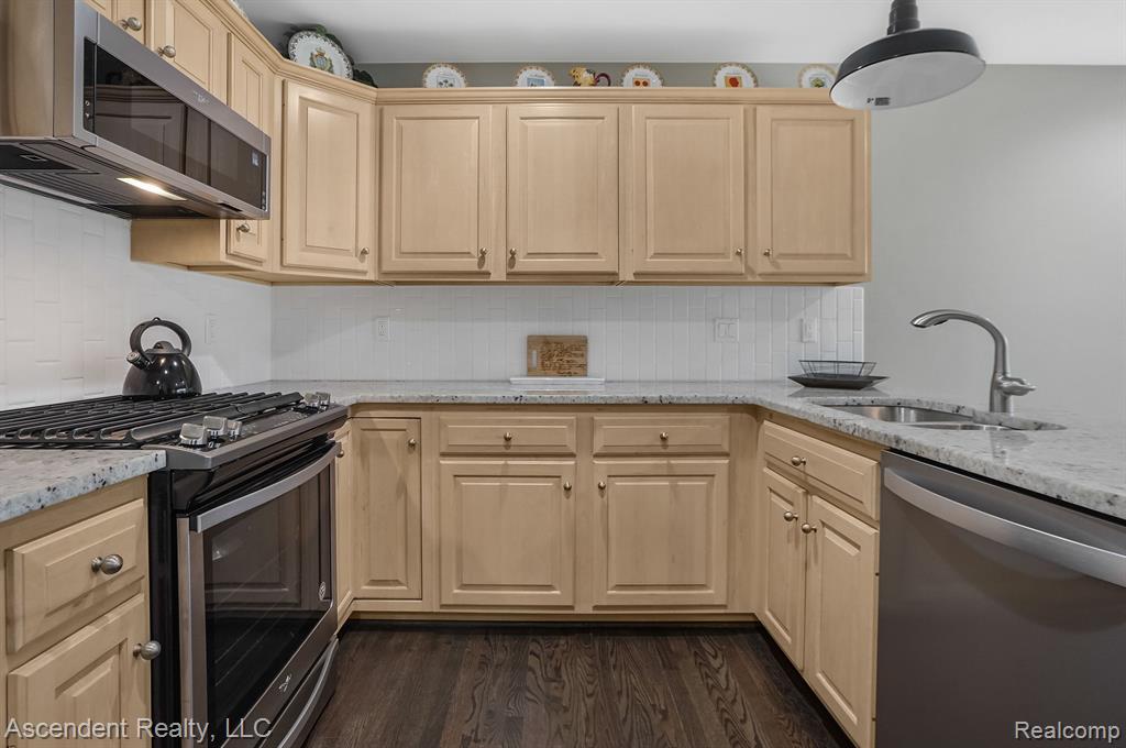 4571 REFLECTIONS Drive, Sterling Heights, MI 48314 — Photo 10