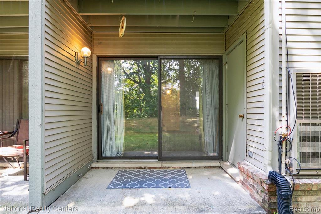42595 LILLEY POINTE Drive, Canton, MI 48187 — Photo 29