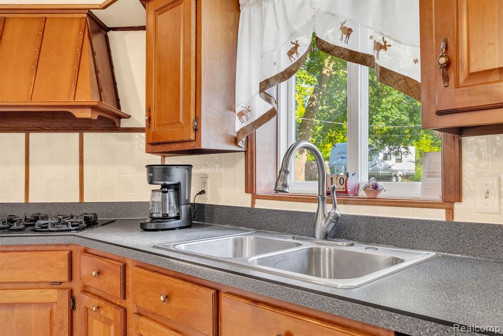 7730 Austere Drive, Waterford, MI 48329 — Photo 9