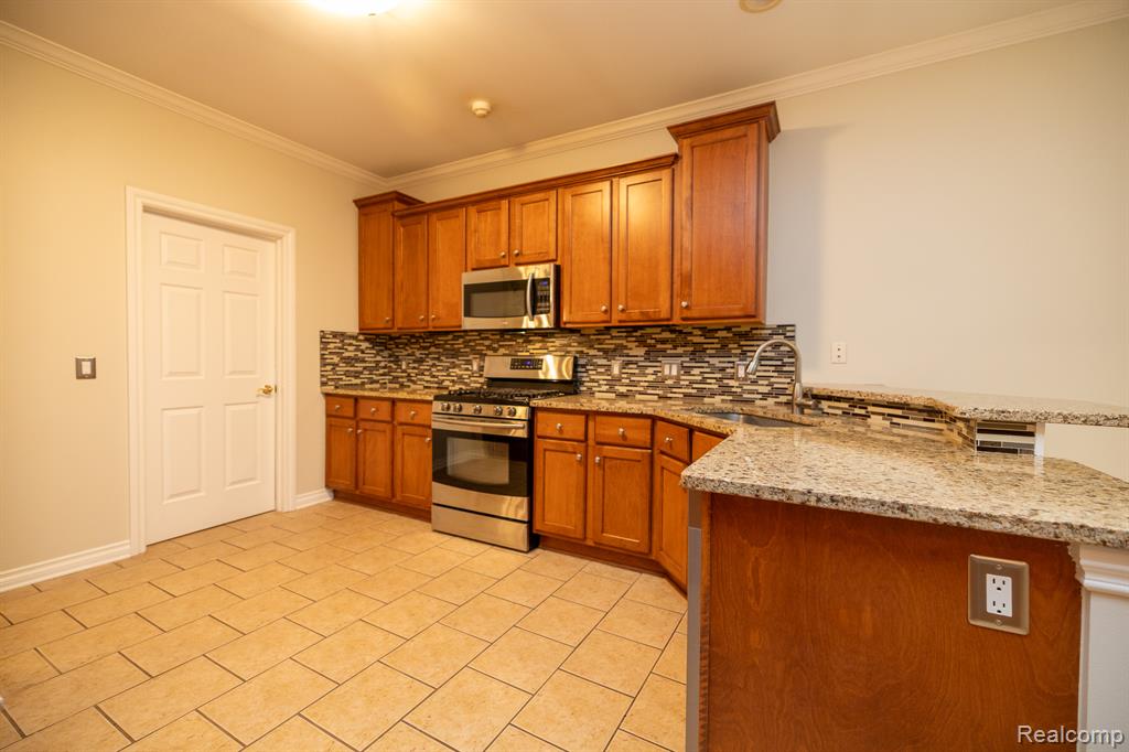 7185 Elderwood Circle, Clarkston, MI — Photo 13