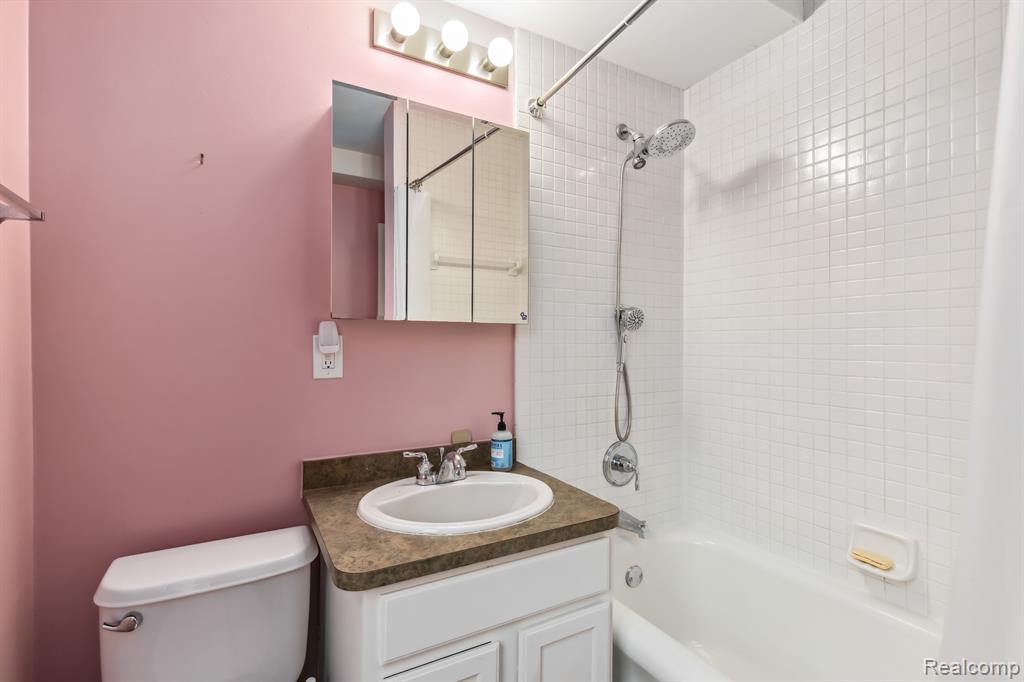 15 E Kirby Street, 229, Detroit, MI 48202 — Photo 24