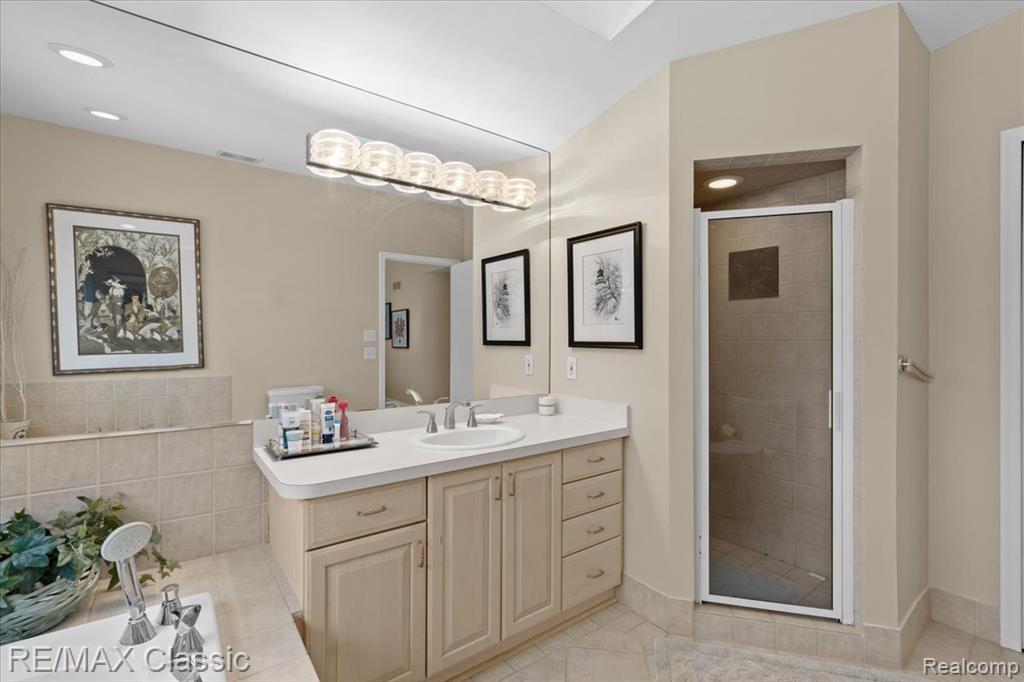 5067 Oakwood Court, Commerce Twp, MI 48382 — Photo 28