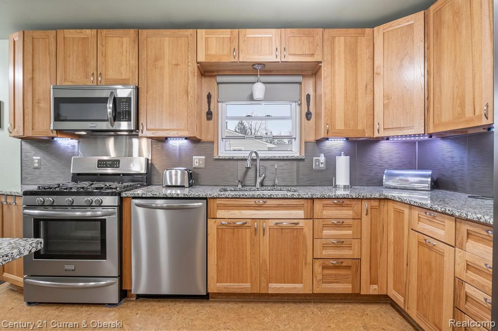 425 KENT Street, Carleton, MI 48117 — Photo 12