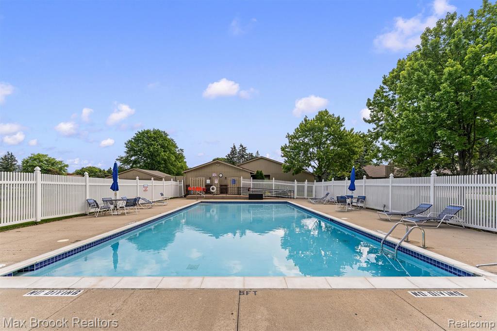 4159 Foxpointe Drive, West Bloomfield, MI 48323 — Photo 42