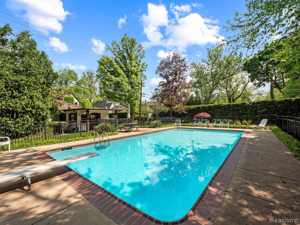 404 LINDEN Road, Birmingham, MI 48009 — Photo 46