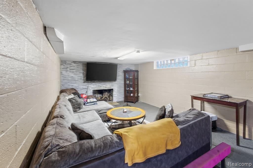 28025 Sunset Boulevard W, Lathrup Village, MI 48076 — Photo 24