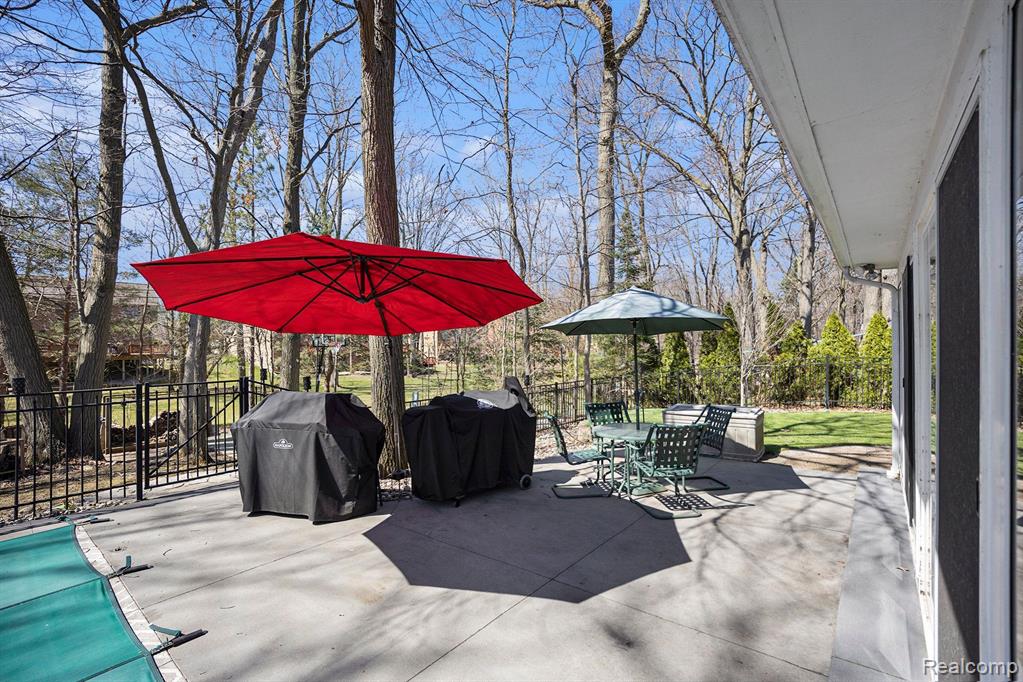 779 MEDINAH Drive, Rochester Hills, MI 48309 — Photo 47