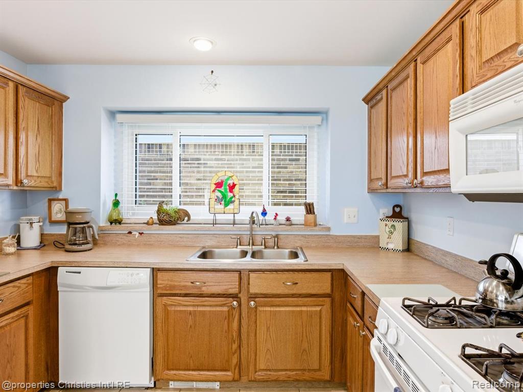 57196 Copper Creek Drive W, Washington, MI — Photo 11