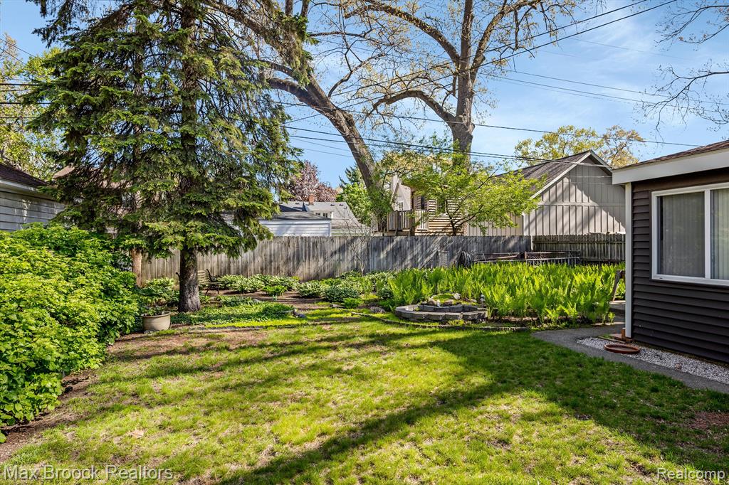 432 W CAMBOURNE Street, Ferndale, MI 48220 — Photo 35