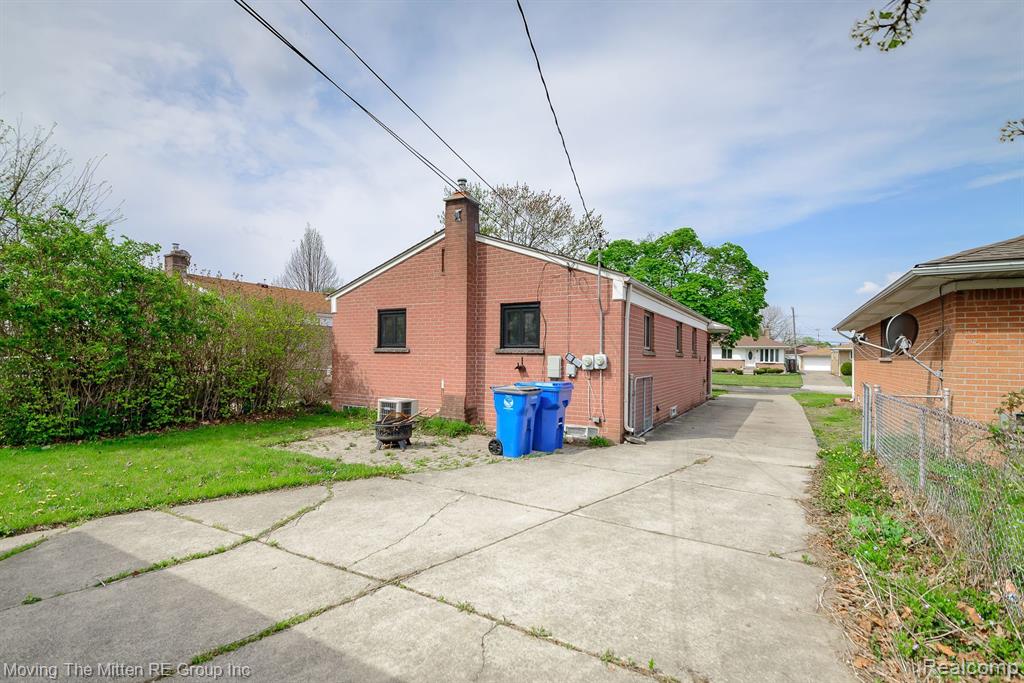 6604 COLONIAL Street, Dearborn Heights, MI 48127 — Photo 31