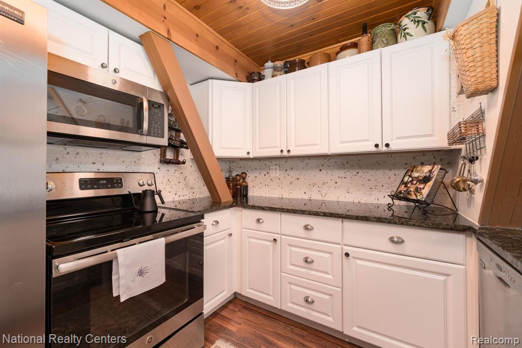3627 Merritt Lake Drive, Metamora, MI 48455 — Photo 18