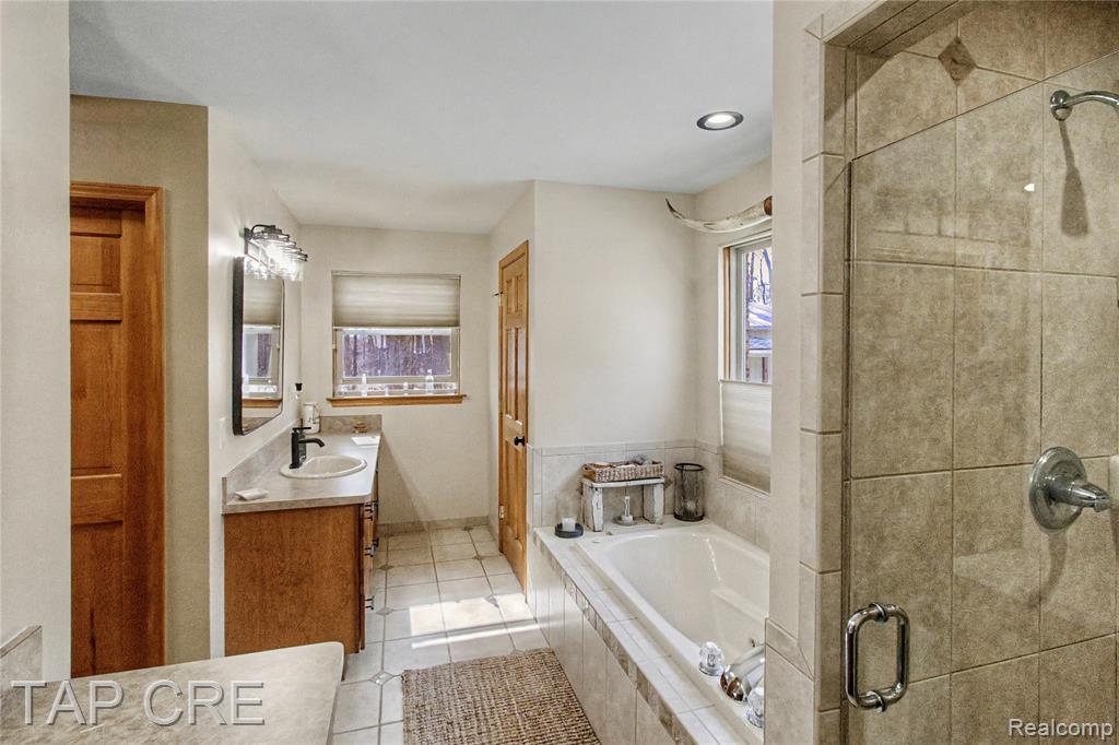 6417 Foxhollow Court, East China, MI — Photo 13