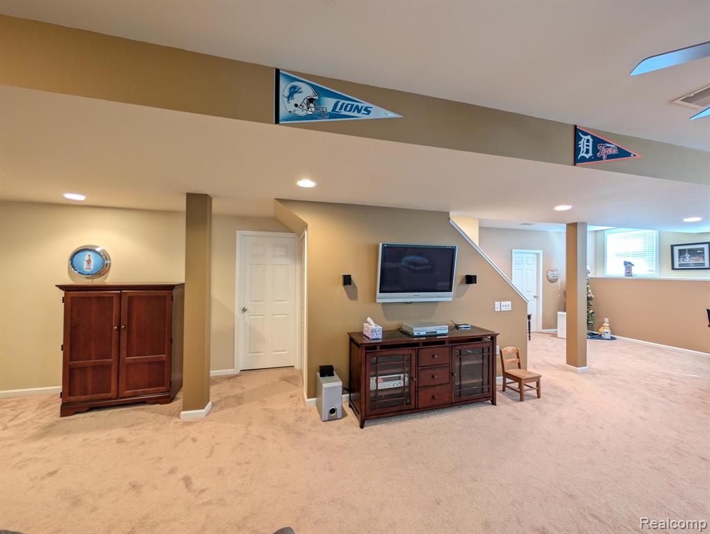 5441 Meadow Creek Court, Flint, MI 48532 — Photo 35