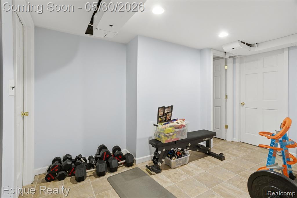 29087 Howard Avenue, Madison Heights, MI 48071 — Photo 18
