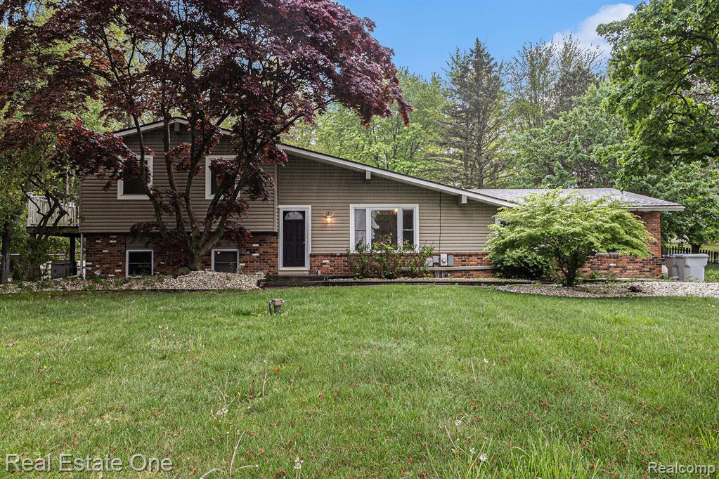 8830 SKYLANE Drive, Brighton, MI 48114 — Photo 25