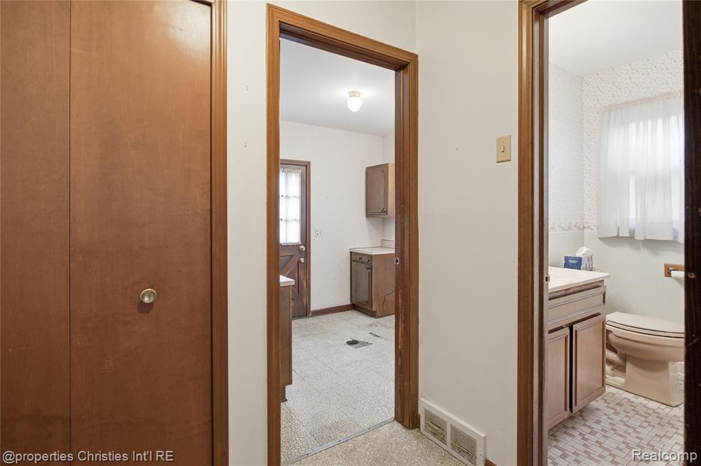 7110 Paterese Drive, Bloomfield Hills, MI 48301 — Photo 20
