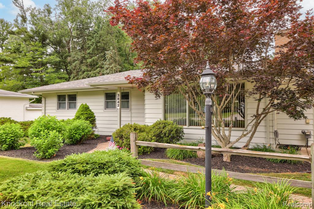 3842 Waltmar Drive, Bridgeport, MI 48722 — Photo 4