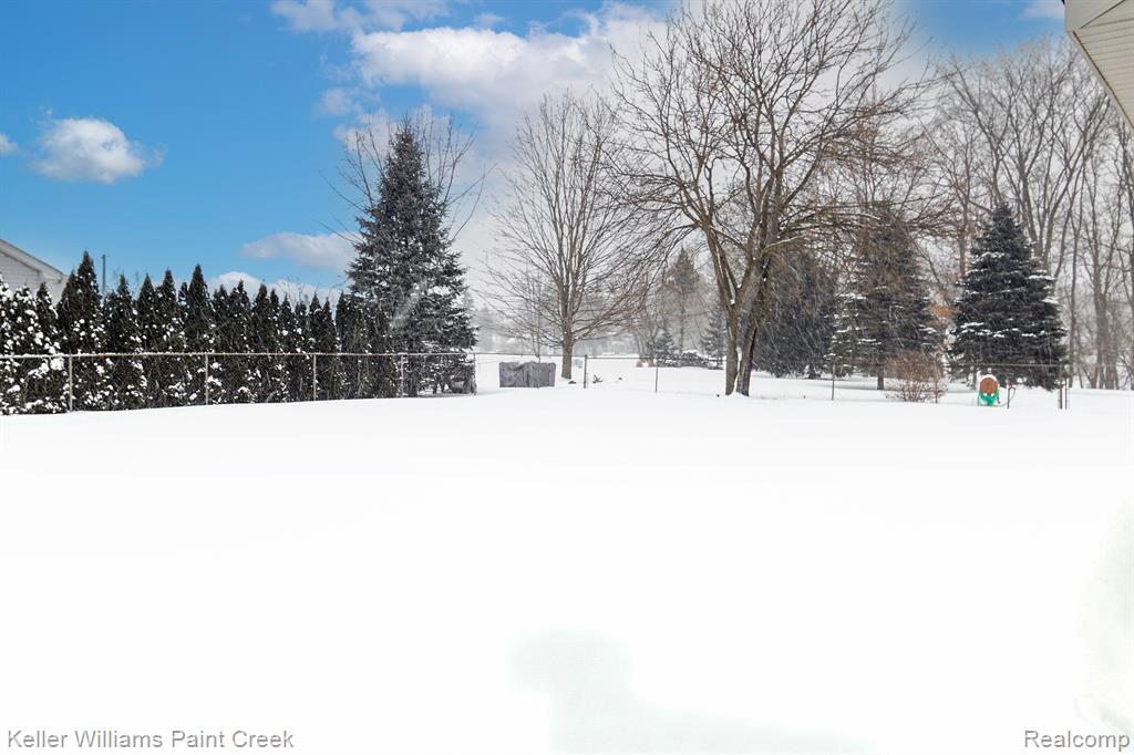 635 JOSLYN Road, Lake Orion, MI 48362 — Photo 32