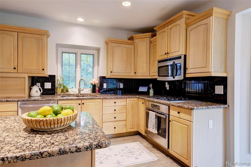 6728 Spring Creek, Plymouth, MI 48170 — Photo 18