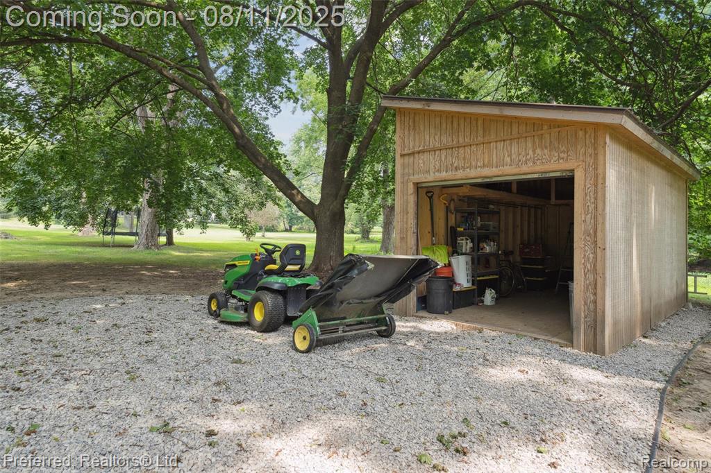 562 Burns Road, Milford, MI 48381 — Photo 45
