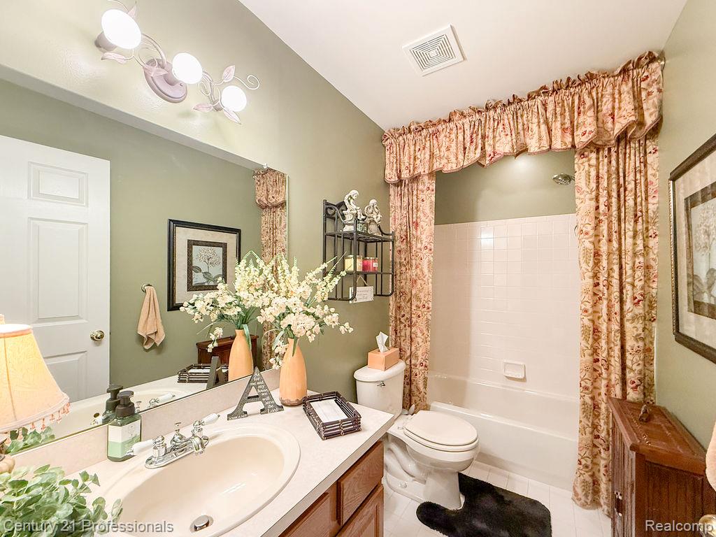 57136 Megan Drive, Washington, MI — Photo 20