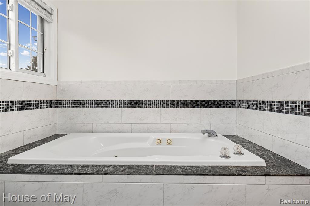 35260 Bradford Drive, New Baltimore, MI 48047 — Photo 18