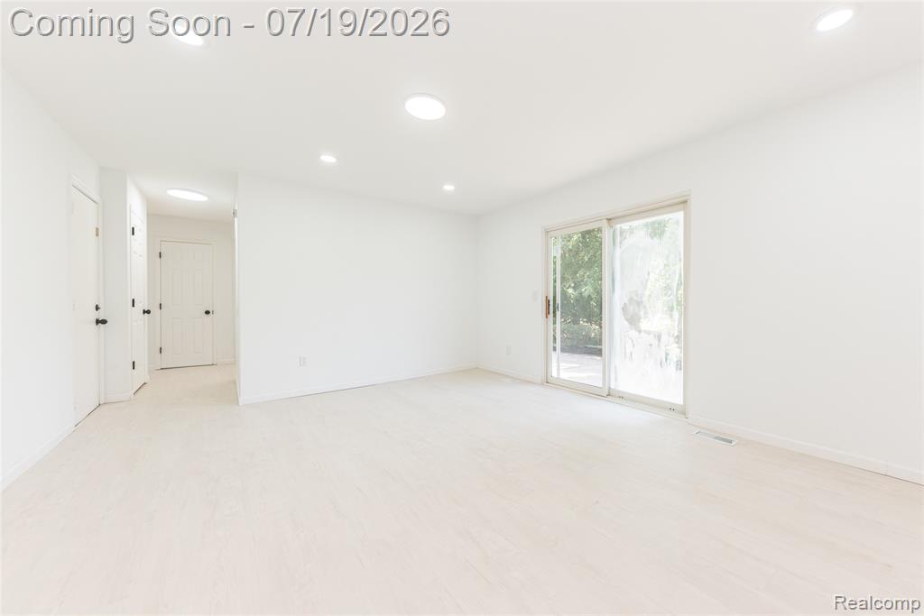 5994 Kingsfield Drive, West Bloomfield, MI — Photo 20