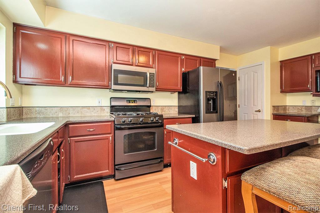 7140 OAKLEAF Court, Canton, MI 48187 — Photo 13