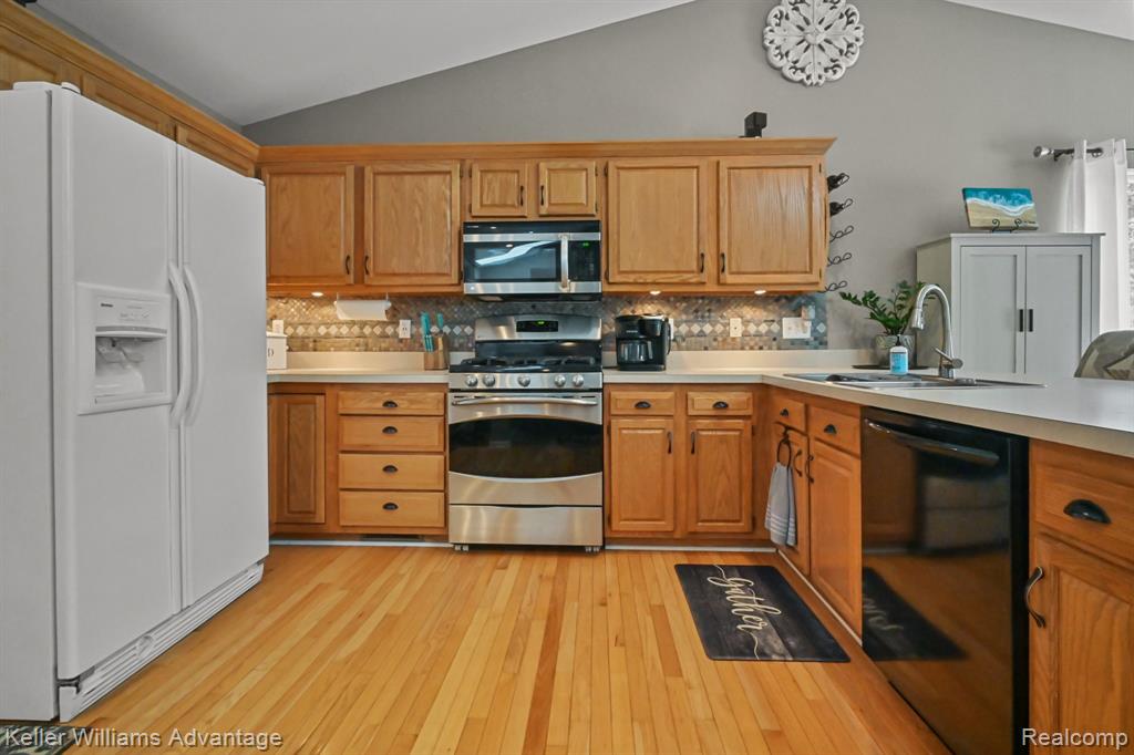 5085 HICKORY Trail, Grand Blanc, MI 48439 — Photo 29