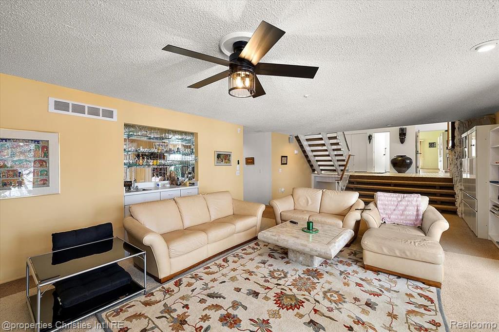 1808 Moors Court, Bloomfield Hills, MI, 48302