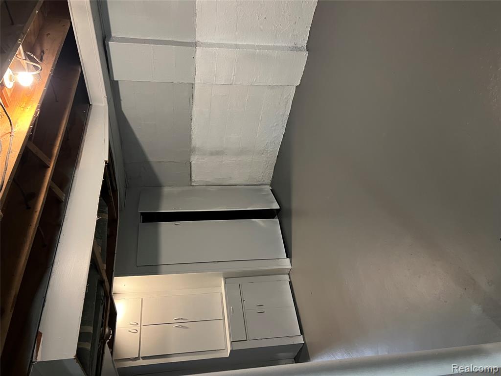 801 Hubbard Avenue, Flint, MI 48503 — Photo 10