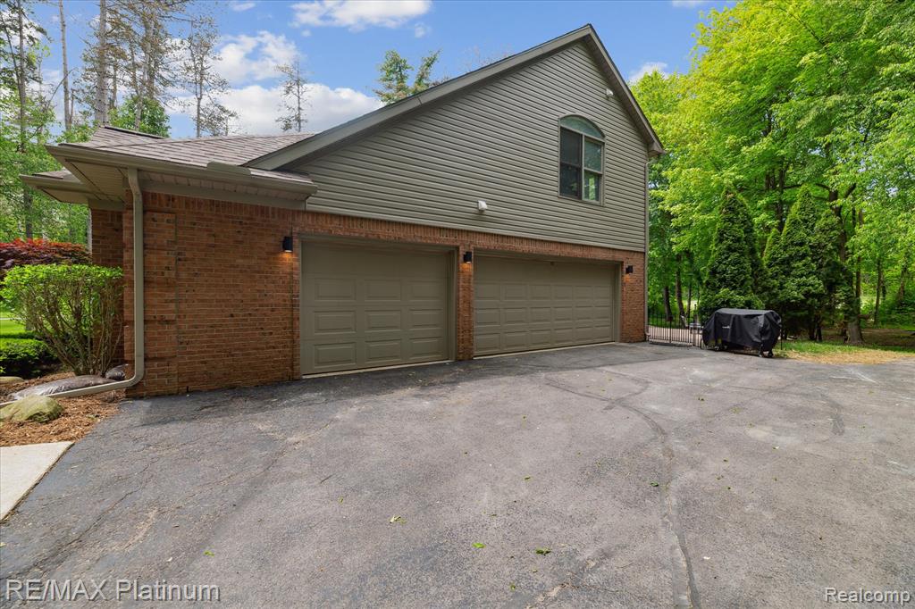4298 EMU Drive, Pinckney, MI 48169 — Photo 26
