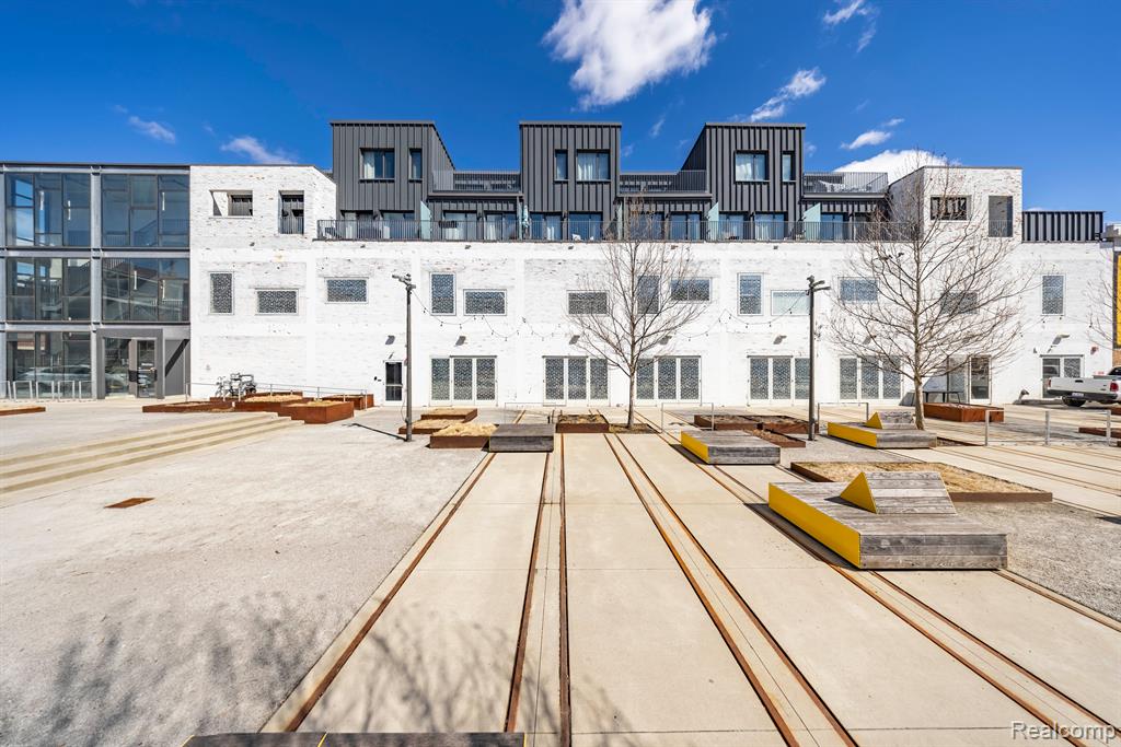 644 Selden Street