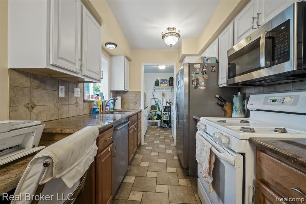 6107 WHITEFIELD Street, Dearborn Heights, MI 48127 — Photo 6