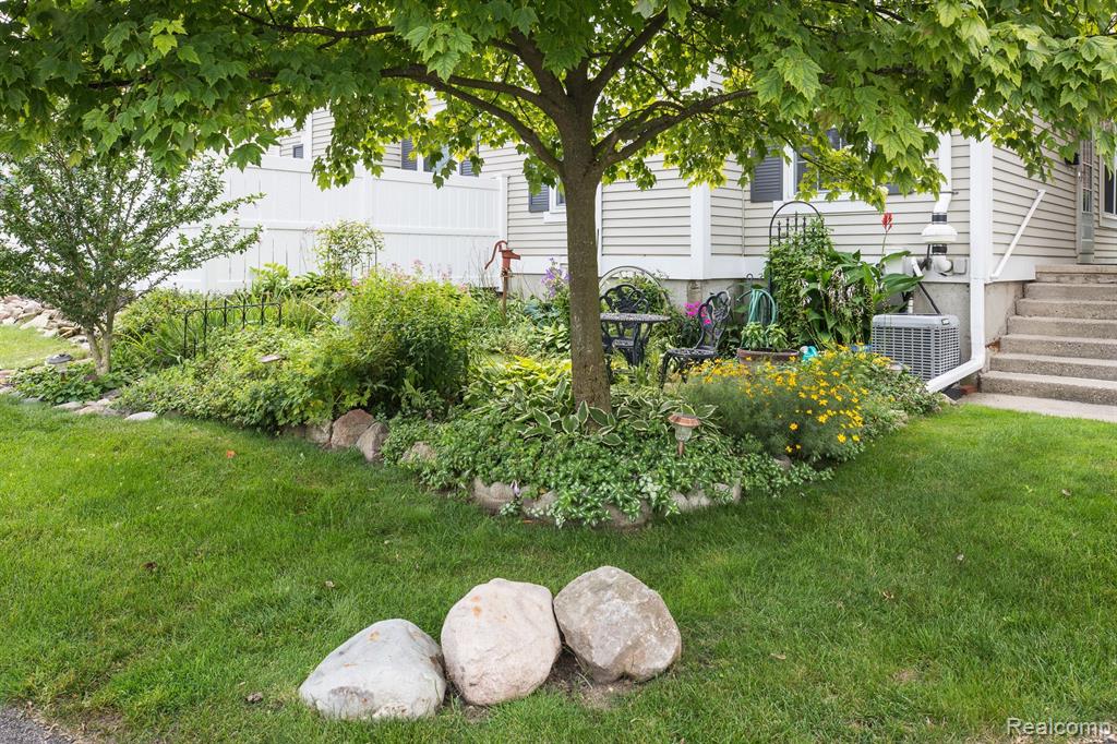 41769 ONAWAY Drive, Northville, MI 48167 — Photo 3