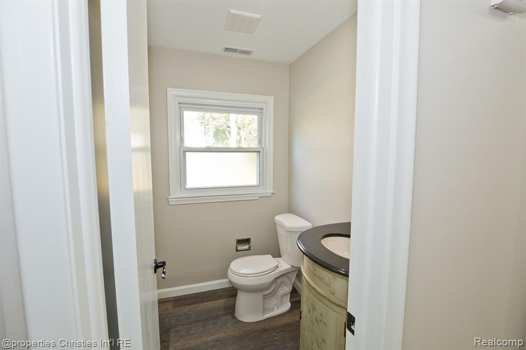 5582 NORTHCOTE, West Bloomfield, MI — Photo 23