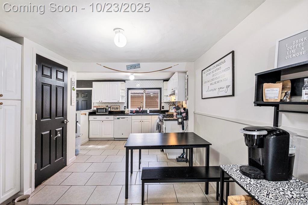 845 N East Street, Fenton, MI 48430 — Photo 5