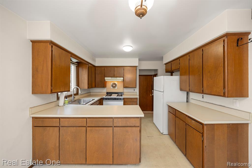41650 BORCHART Drive, Novi, MI — Photo 9