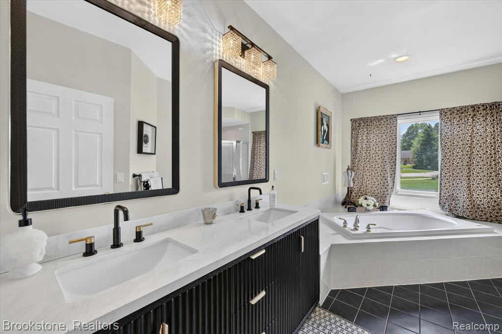 1270 Gleneagles, Highland, MI — Photo 22
