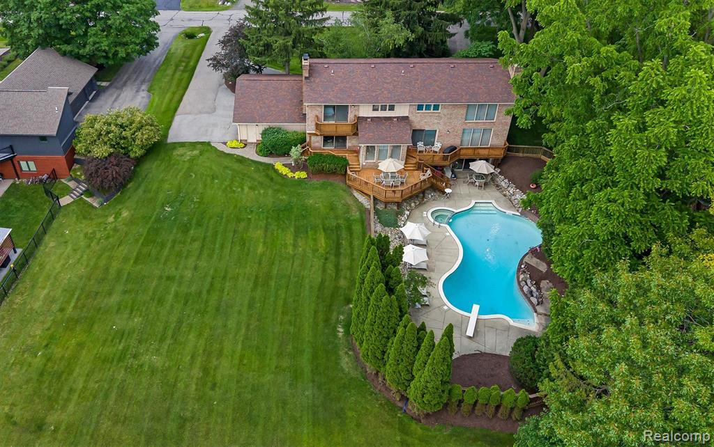 5863 Seville Circle, Orchard Lake Village, MI 48324 — Photo 62