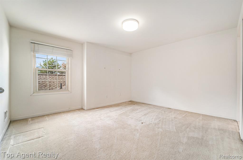 7369 Danbury Drive, West Bloomfield, MI — Photo 15